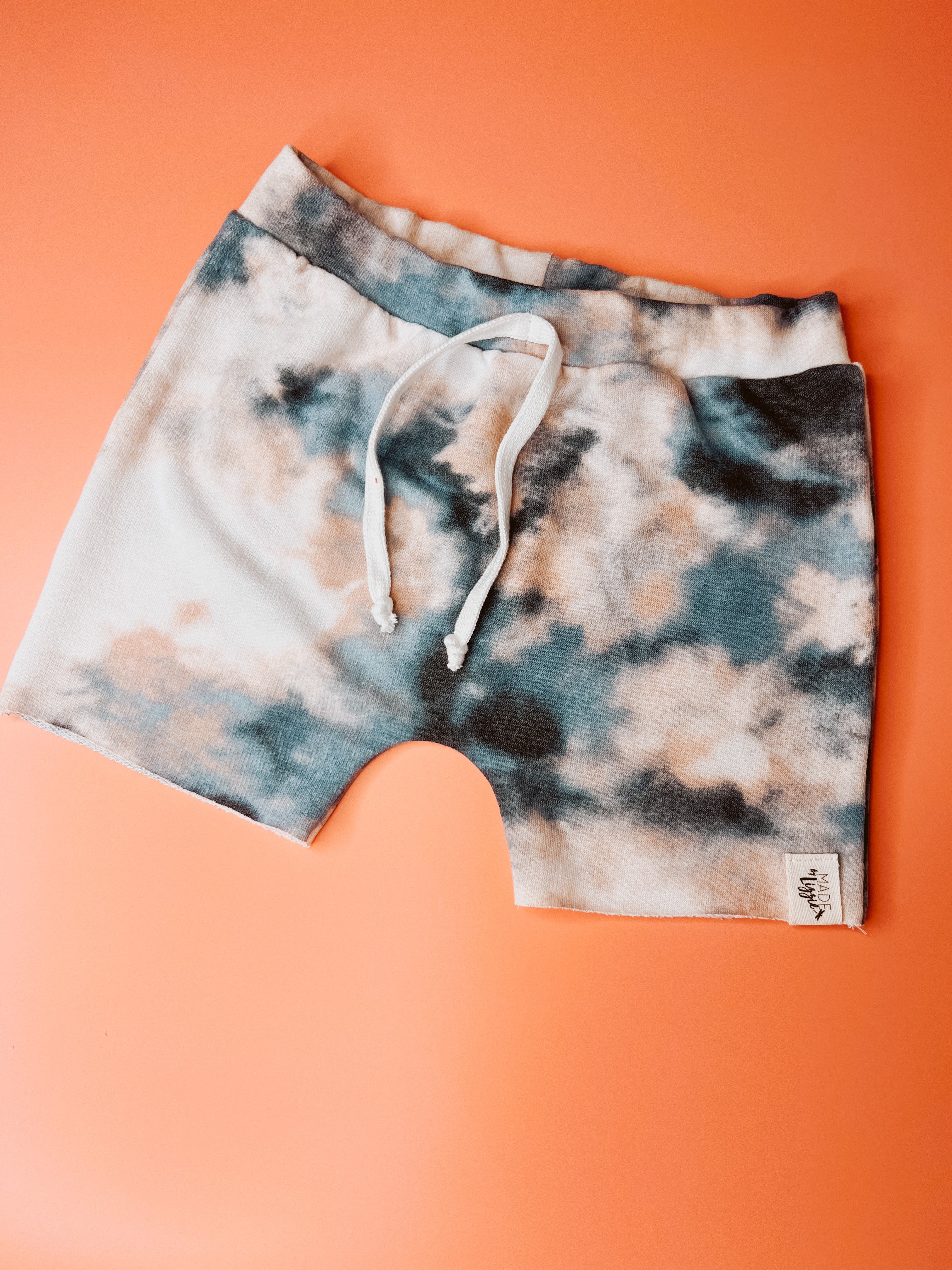 Shorts with drawstring